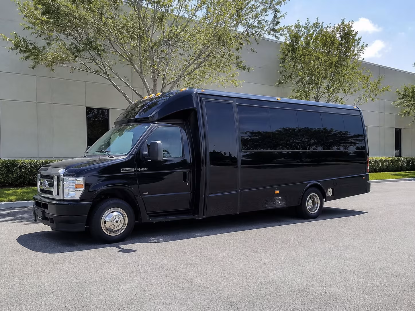 glendale streamlined sports team and fan group transportation in glendale